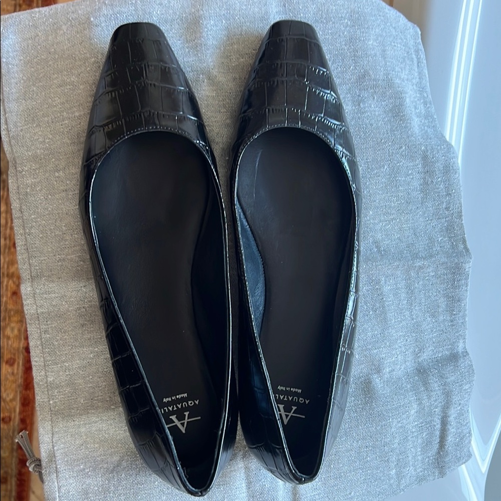 Aquatalia croc-embossed leather upper and lining/rubber sole